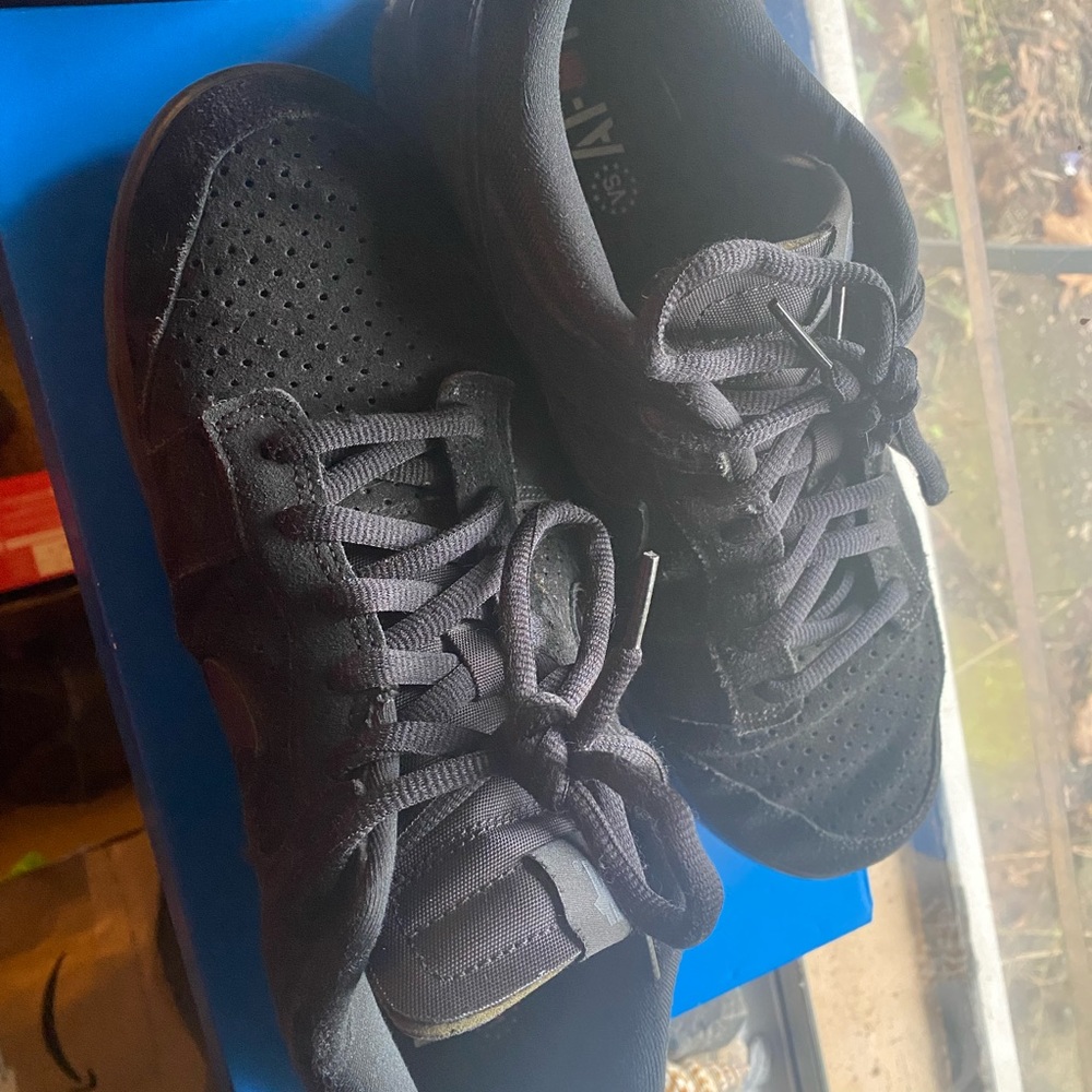 Nike Low Dunks 5 Undefeated black on it